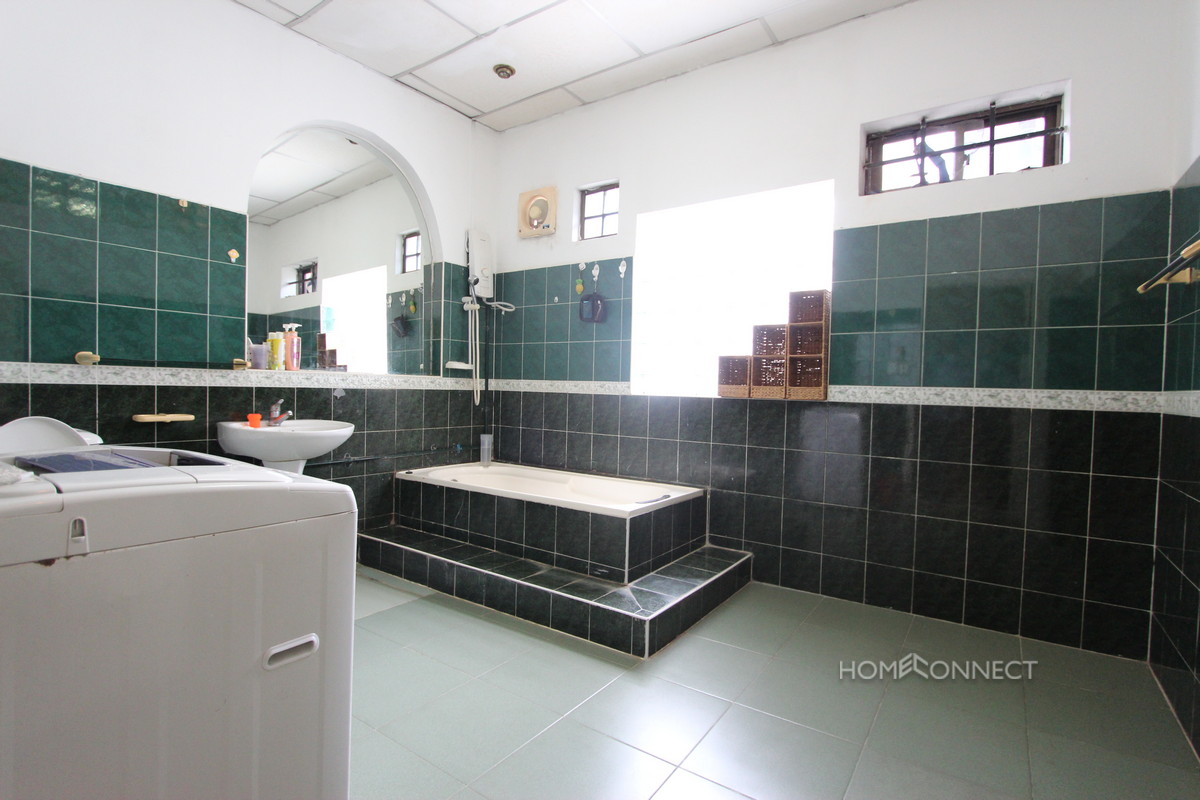 Spacious 3 Bedroom 3 Bathroom Apartment Near Royal Palace | Phnom Penh Real Estate