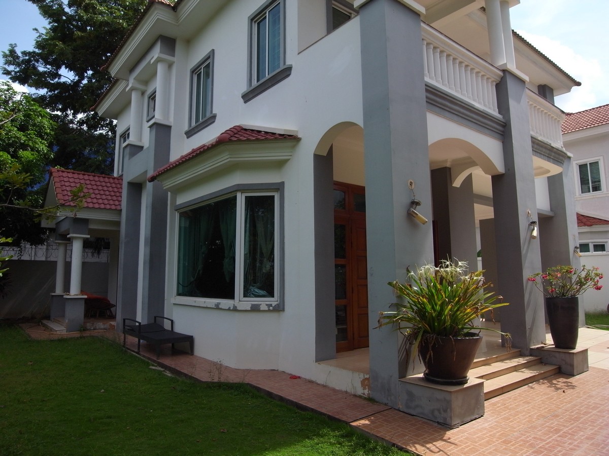 Large Garden 5 Bedroom Villa For Rent In Tonle Bassac | Phnom Penh Real Estate