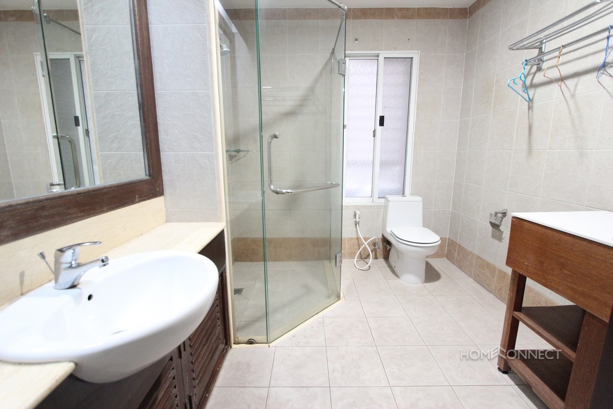 Serviced Modern 1 Bedroom 1 Bathroom Apartment in 7 Makara | Phnom Penh Real Estate