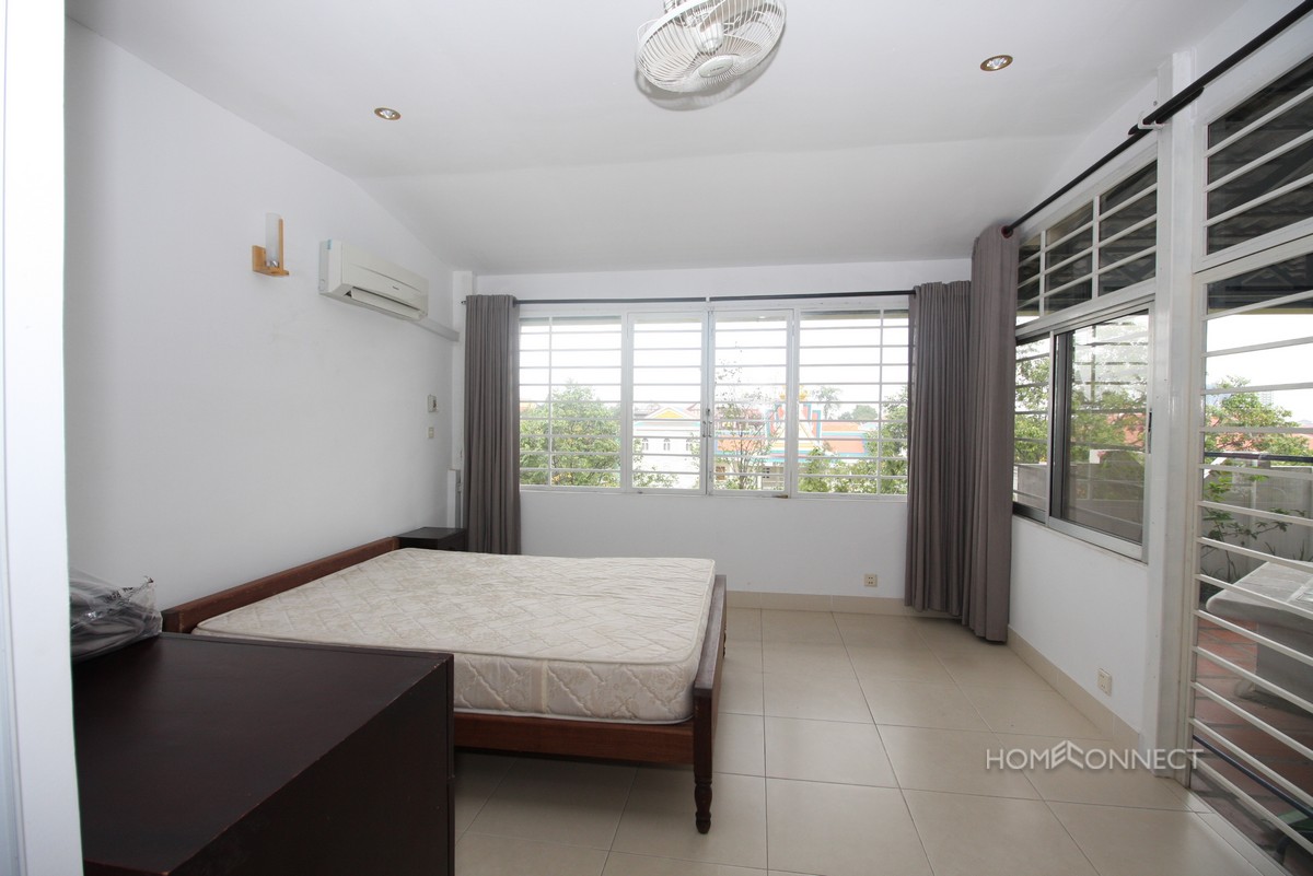 Budget 3 Bedroom 3 Bathroom Apartment for Rent in Wat Phnom | Phnom Penh Real Estate