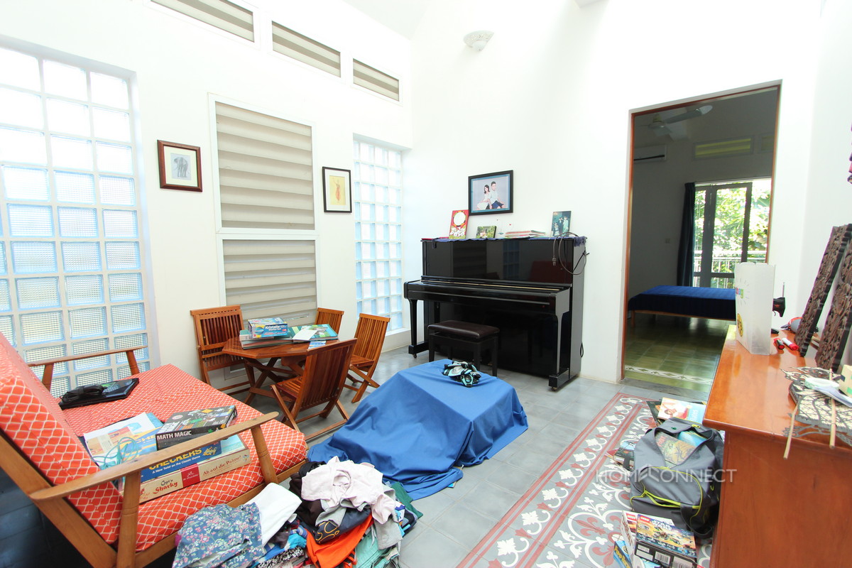 Beautiful Family 5 Bedroom Townhouse Close to Russian Market | Phnom Penh Real Estate