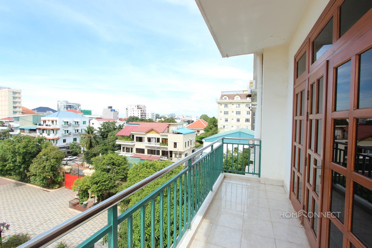 Spacious 2 Bedroom 1 Bathroom Apartment For Rent Near Central Market | Phnom Penh Real Estate