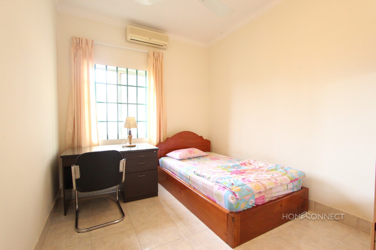 Spacious 2 Bedroom 1 Bathroom Apartment For Rent Near Central Market | Phnom Penh Real Estate