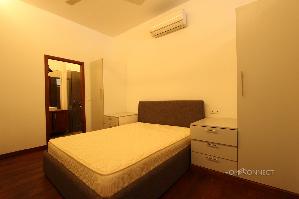 Big Balcony 1 Bedroom Apartment Near the National Museum | Phnom Penh Real Estate