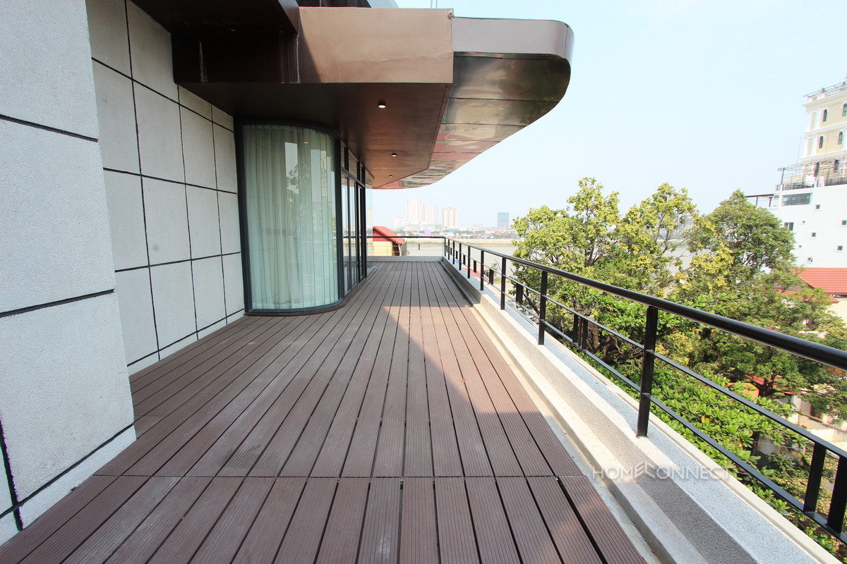 Penthouse With 3 Bedrooms in Wat Phnom | Phnom Penh Real Estate