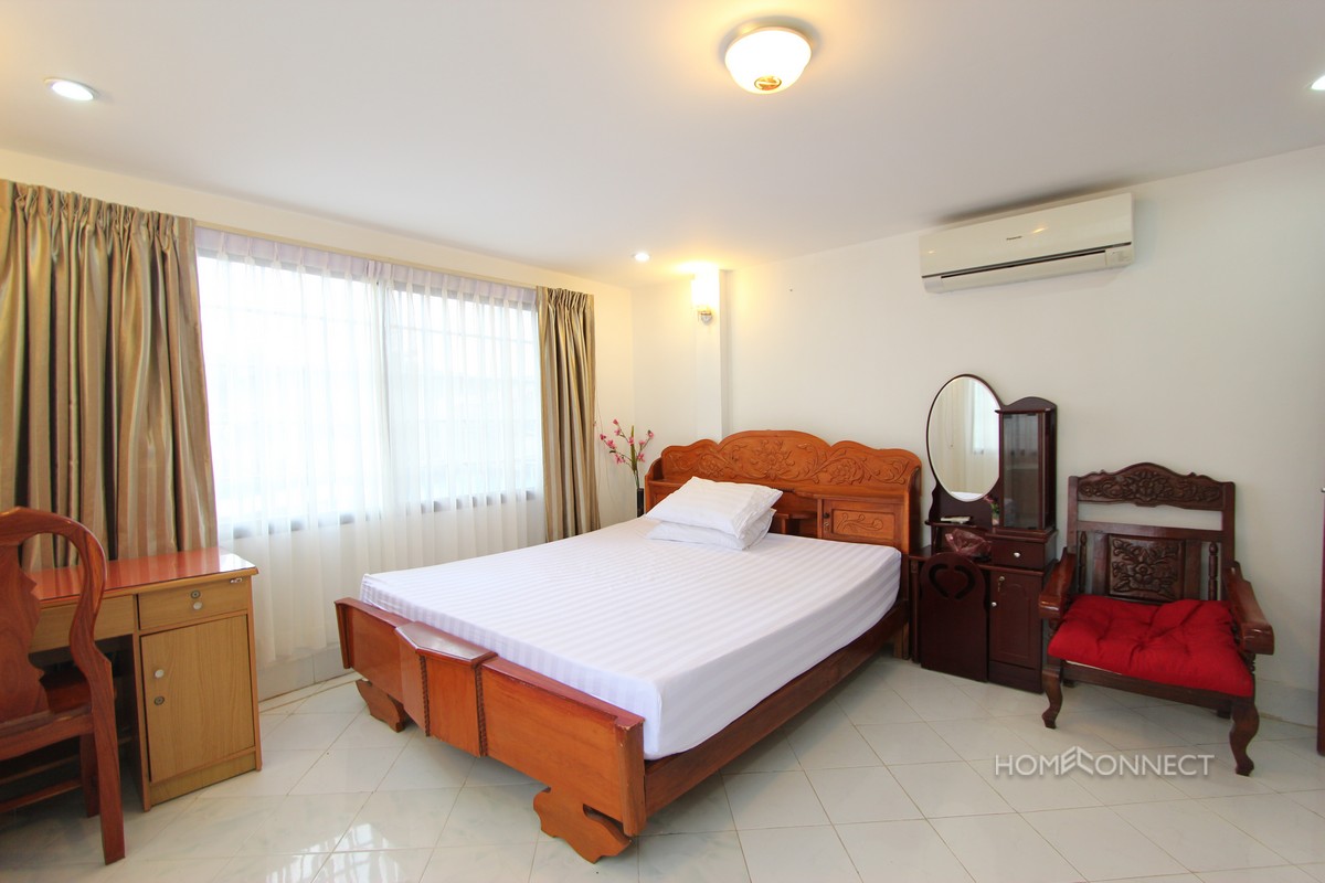 Private Balcony 1 Bedroom Near Royal Palace | Phnom Penh Real Estate