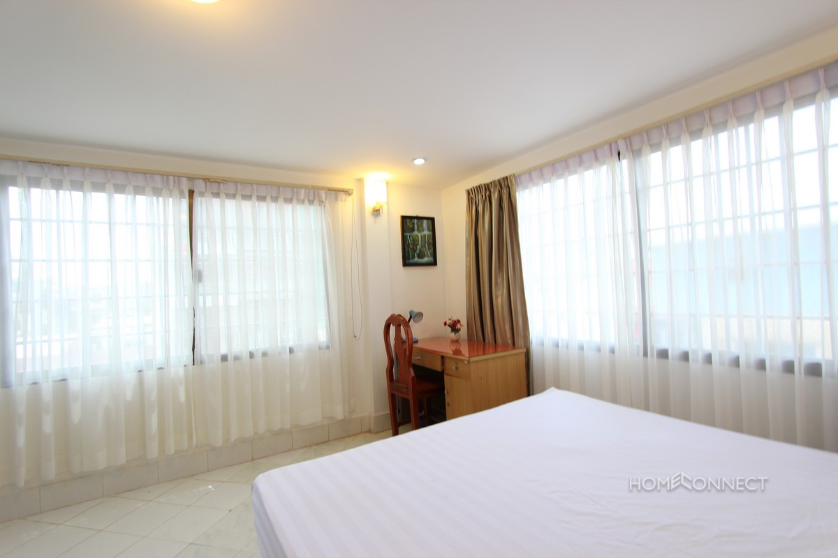 Private Balcony 1 Bedroom Near Royal Palace | Phnom Penh Real Estate